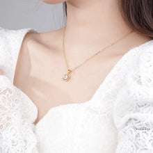 Load image into Gallery viewer, 18 k Berlin Solitaire MOISSANITE Princess Necklace