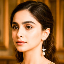 Load image into Gallery viewer, Daisy Dangling Drop Pearl Silver Earrings