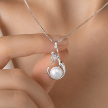Load image into Gallery viewer, Mermaid Natural Pearl Pendant Silver Necklace