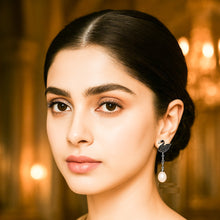 Load image into Gallery viewer, Swan Dangling Natural Pearl Silver Earrings