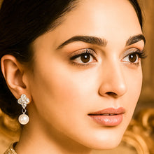 Load image into Gallery viewer, Minimal Clove White Zircon Silver Earrings