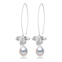 Load image into Gallery viewer, Daisy Dangling Drop Pearl Silver Earrings