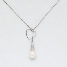 Load image into Gallery viewer, Silver heart-shaped pearl necklace displayed on a blue background