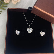 Load image into Gallery viewer, White Zircon Solitaire Royal Heart Necklace Set