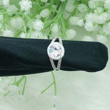 Load and play video in Gallery viewer, Sau Paulo Solitaire Band Zircon Silver Ring
