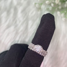 Load and play video in Gallery viewer, Luxurious Lisbon Solitaire Zircon Silver Ring
