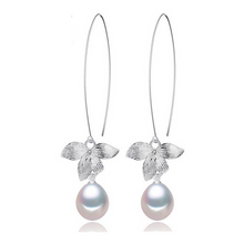 Load image into Gallery viewer, Daisy Dangling Drop Pearl Silver Earrings
