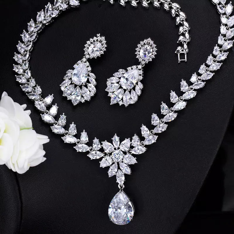 Cindrella Flowery White Zircon Silver Necklace Set