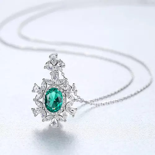 Elegant Flowery Emerald Gemstone Silver Necklace
