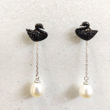 Load image into Gallery viewer, Swan Dangling Natural Pearl Silver Earrings
