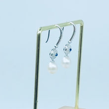 Load and play video in Gallery viewer, Vintage Drop Daisy Pearl Zircon Silver Earrings
