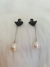 Load image into Gallery viewer, Swan Dangling Natural Pearl Silver Earrings

