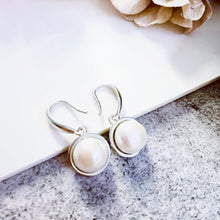 Load image into Gallery viewer, White Tear Drop Natural Pearl Clip on Silver Earrings
