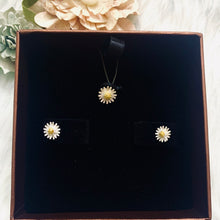Load image into Gallery viewer, Vibrant Yellow Sunflower Silver Necklace Set
